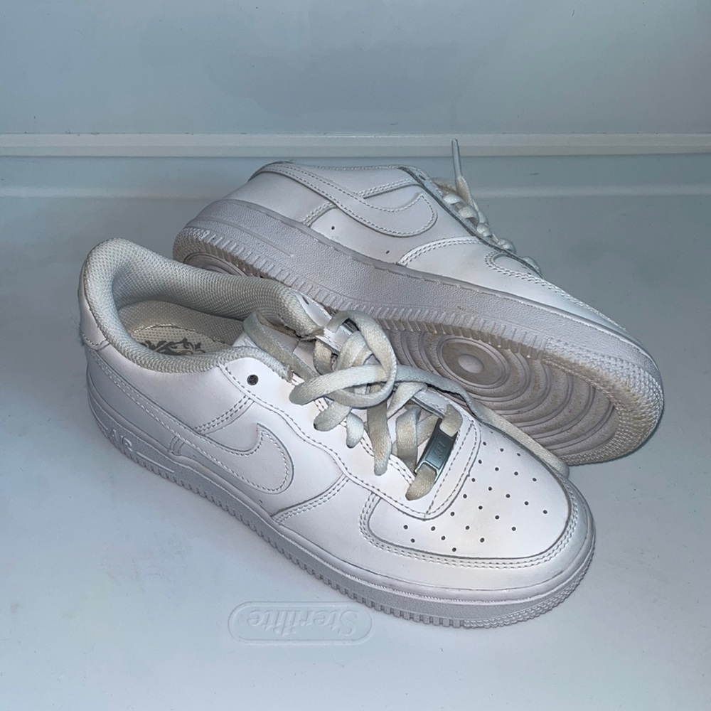 AIR FORCE 1's BOYS SIZE 5Y *NEW*